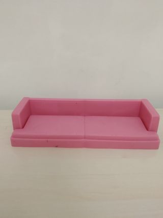 Sillón rosa para muñecas.