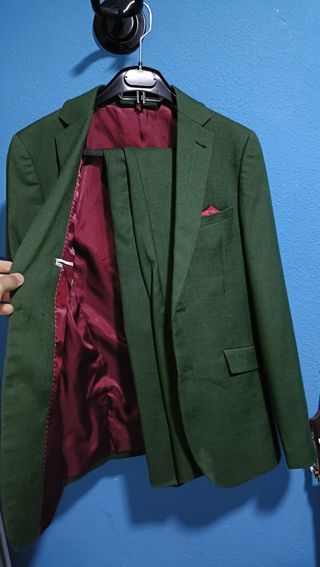 Traje Donovan Miller 
Talla s, poco uso buen estad
