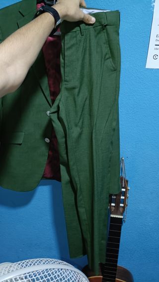Traje Donovan Miller 
Talla s, poco uso buen estad