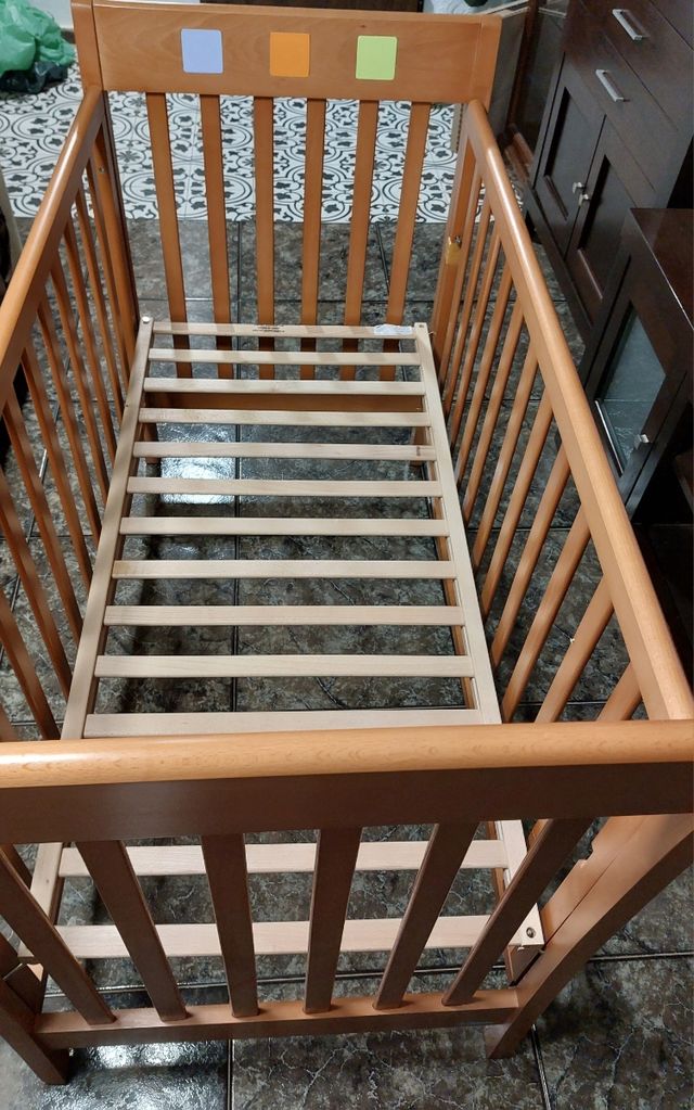 Cuna bebé madera color miel