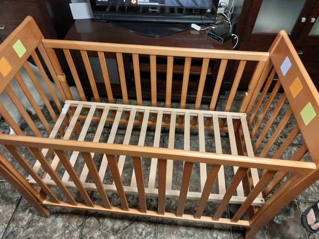 Cuna bebé madera color miel