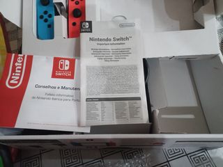 Nintendo Switch completa + 2 Volantes