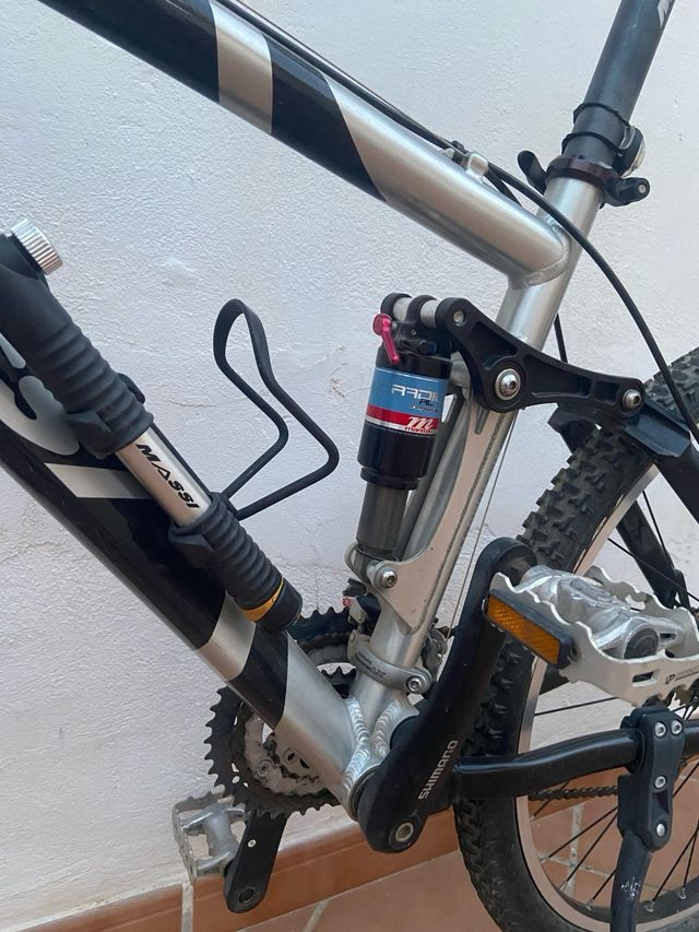 Bicicleta MASSI AKIN M negra/plata