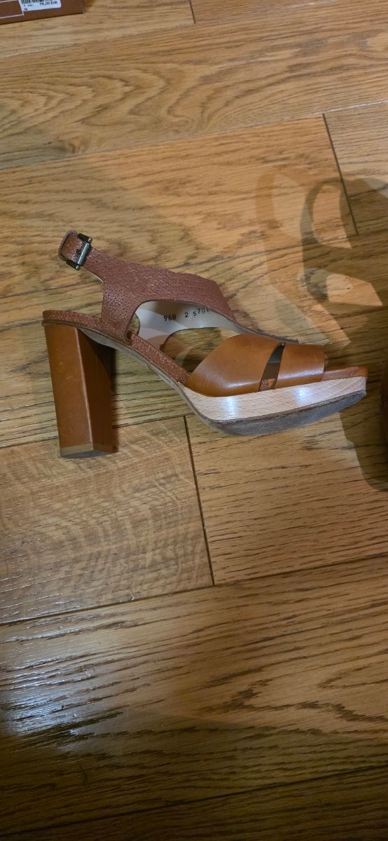 Zapatos tacón marrón