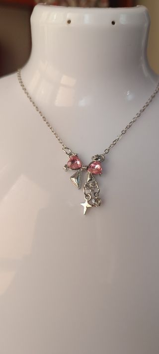 Collar con lazo rosa y estrellas
