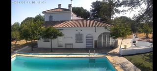 Chalet vacacional - piscina y jardín