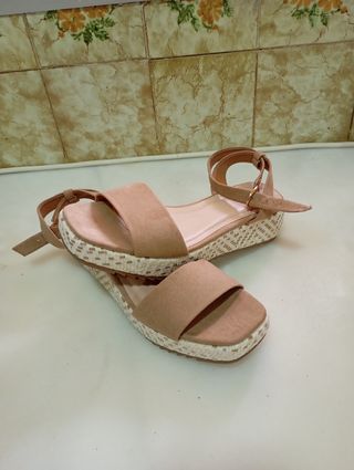 Sandalias cuña beige nº37