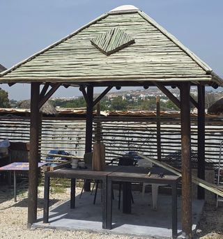 Sombrillas y pergolas de brezo mimbre cañizo espar