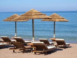 Sombrillas y pergolas de brezo mimbre cañizo espar