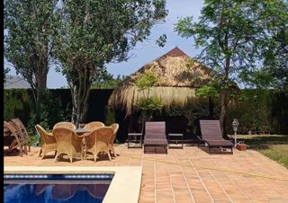 Sombrillas y pergolas de brezo mimbre cañizo espar