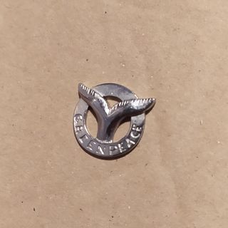 Pin Greenpeace: cola de ballena