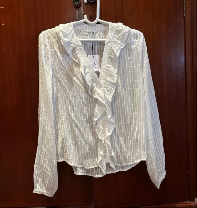 Blusa blanca c/volantes