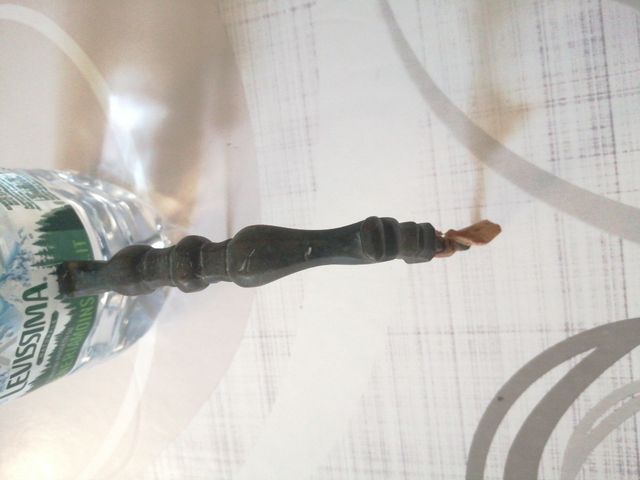 Maniglia antica in metallo in bronzo 