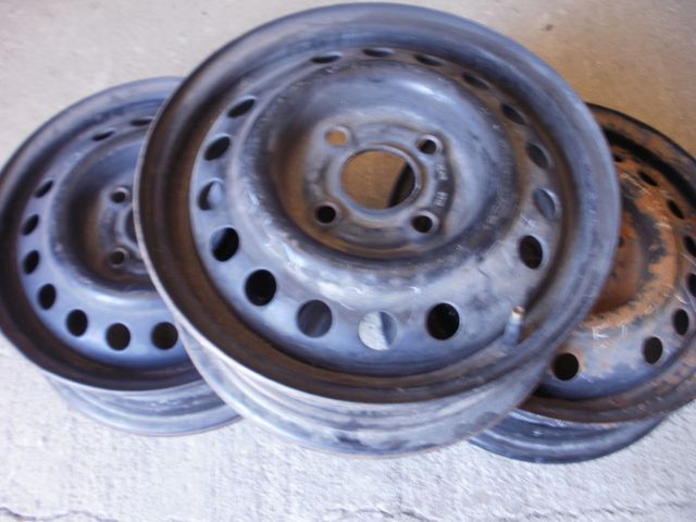  3 Llantas Opel Corsa 13" usadas.