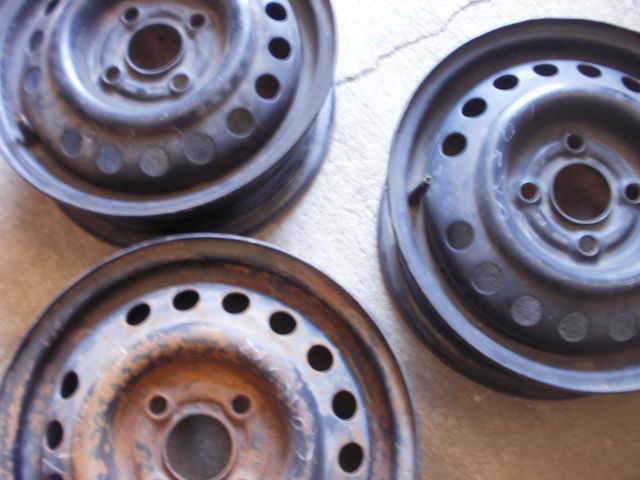  3 Llantas Opel Corsa 13" usadas.