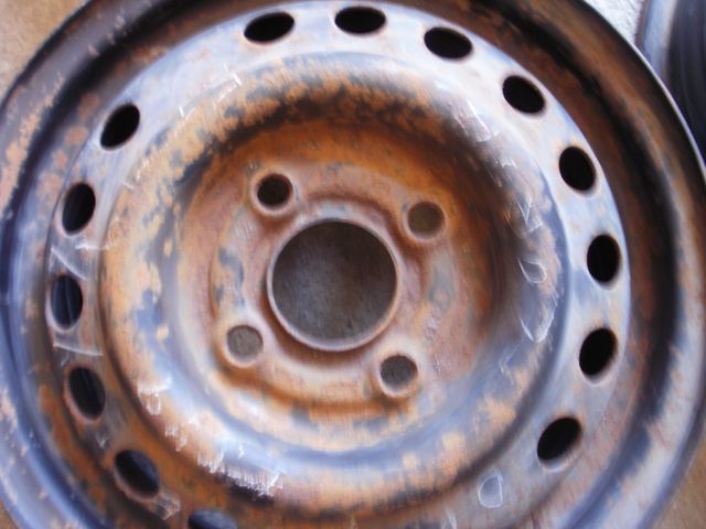  3 Llantas Opel Corsa 13" usadas.