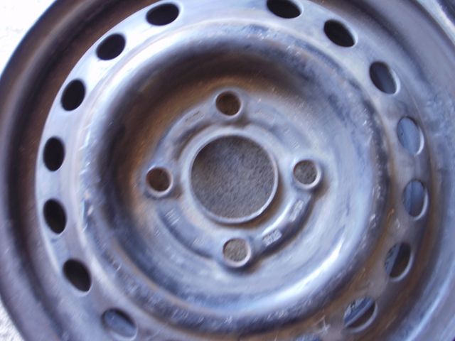  3 Llantas Opel Corsa 13" usadas.