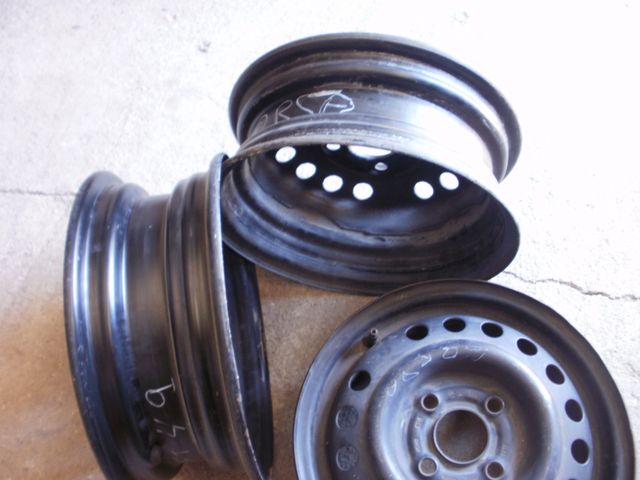  3 Llantas Opel Corsa 13" usadas.