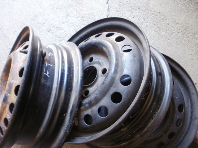  3 Llantas Opel Corsa 13" usadas.