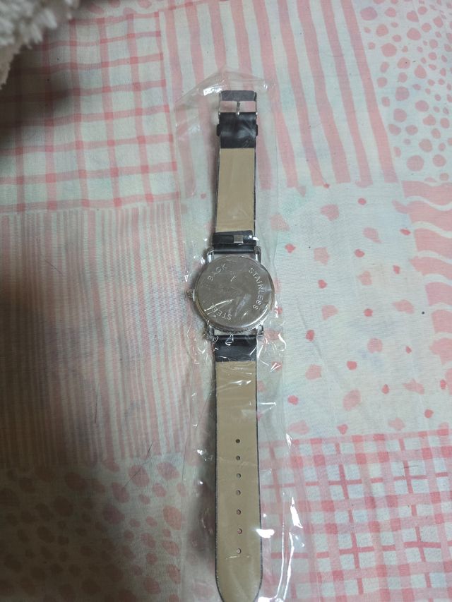 Precioso Reloje negro 
Sin estrenar.