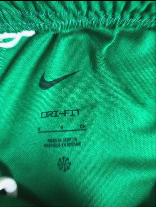 Shorts Nike deportivos verdes Talla S de niño