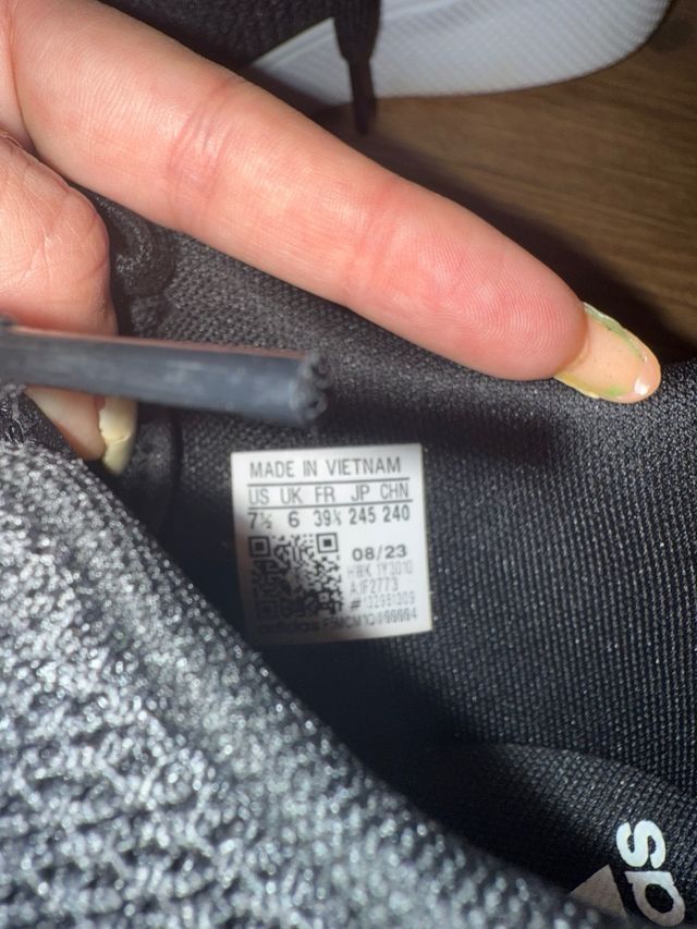 Zapatillas Adidas Negras - Talla 39