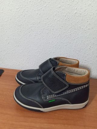 Zapatos  niño talla 29.