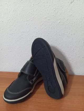 Zapatos  niño talla 29.