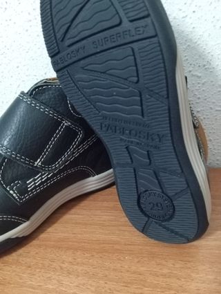 Zapatos  niño talla 29.
