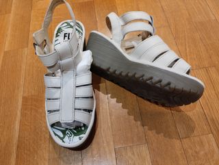 Sandalias FLY London blancas