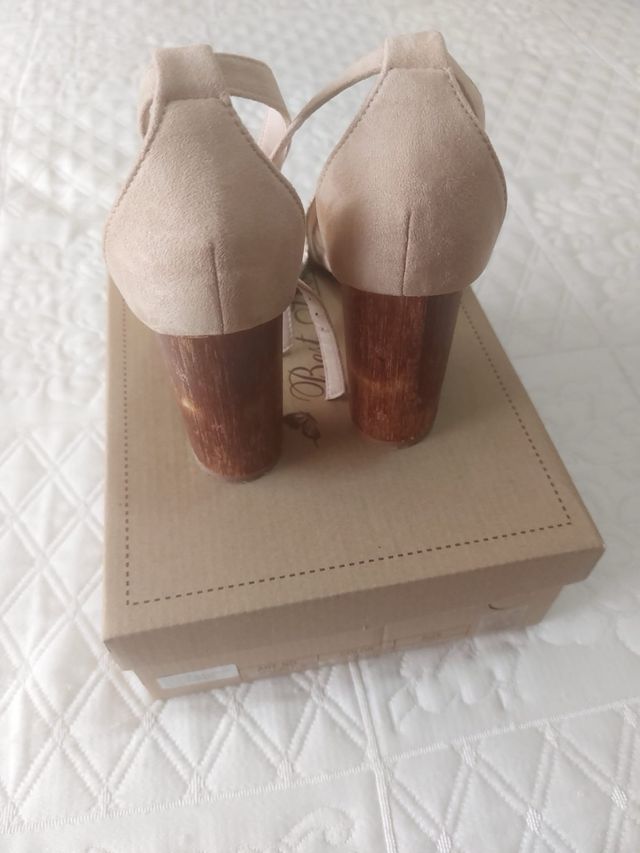 Sandalias tacón beige nº 37 segunda mano