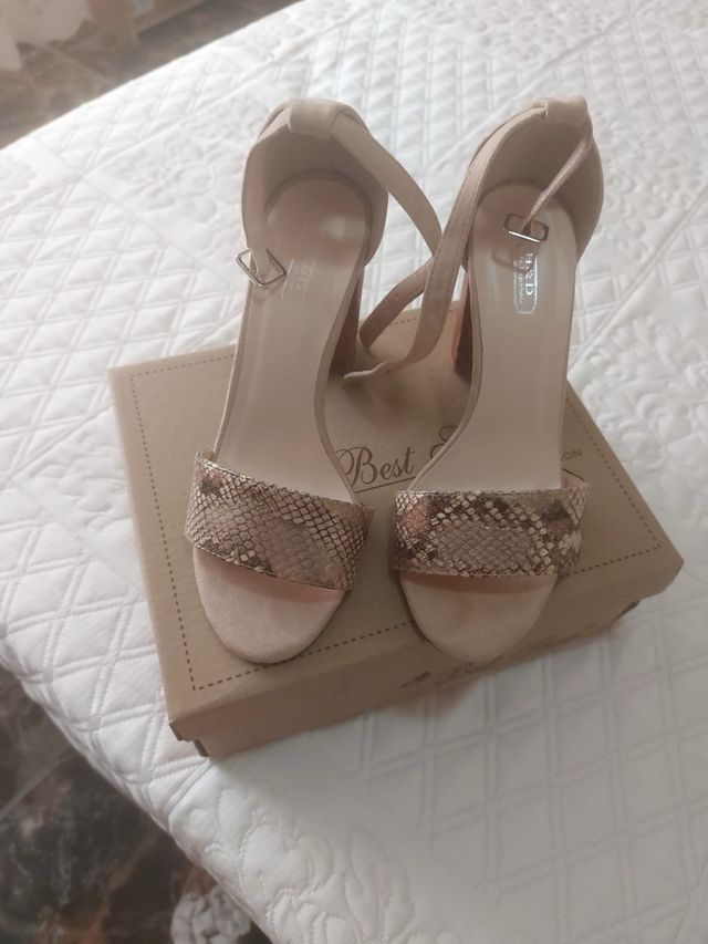 Sandalias tacón beige nº 37 segunda mano
