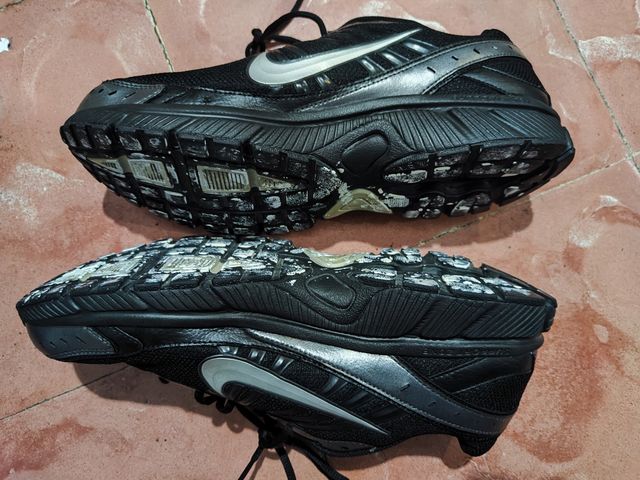 Zapatillas Nike negras talla 45 pero vale para 44