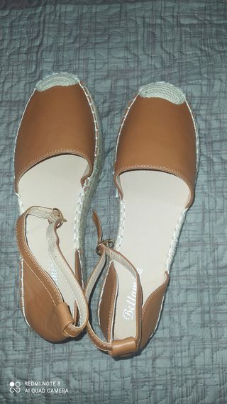 Sandalias cuña marrón