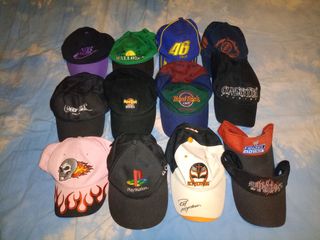 Lotto 11 Cappelli Vari più 2 Visiere