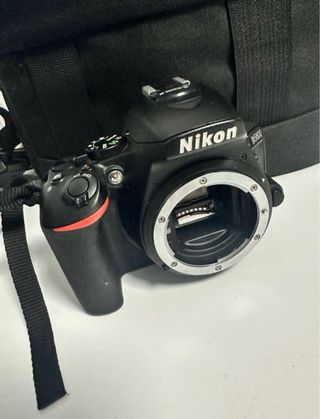 Camara Nikon D5600 + Objetivo Tamron 70-300mm