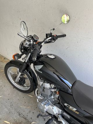 Honda CB250 - Moto clásica