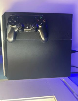 PS4 (PlayStation 4) negra