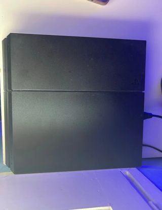 PS4 (PlayStation 4) negra