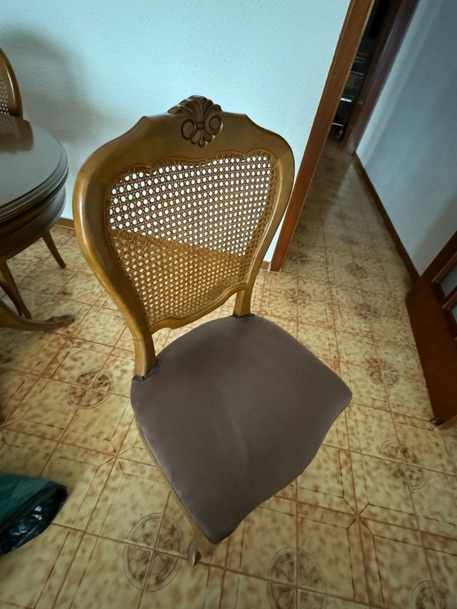 Mesa oval + 6 sillas a recoger en Vinaròs