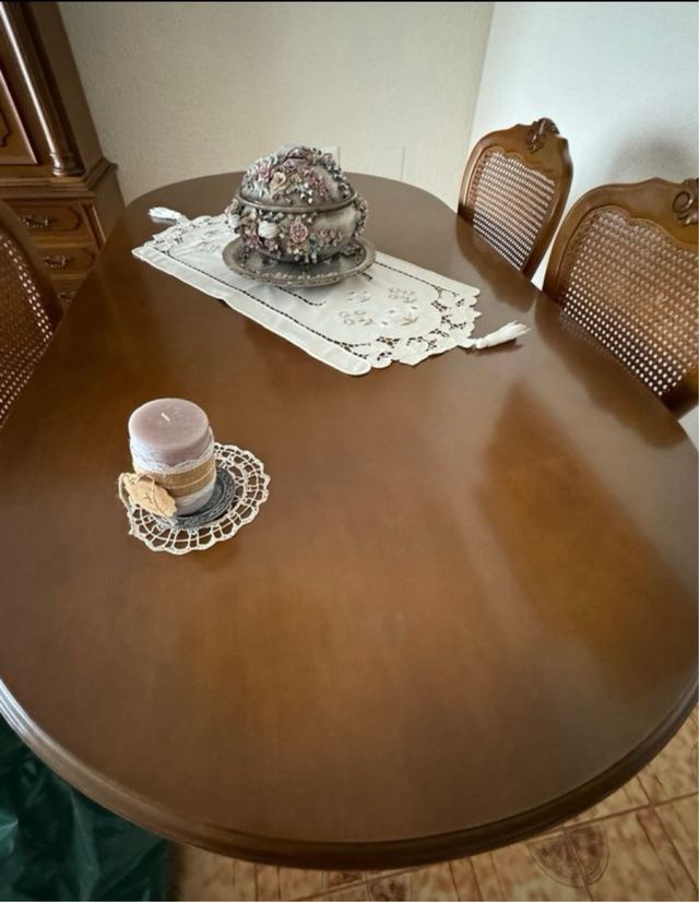 Mesa oval + 6 sillas a recoger en Vinaròs