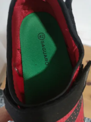 Zapatillas Saguaro rojas y negras