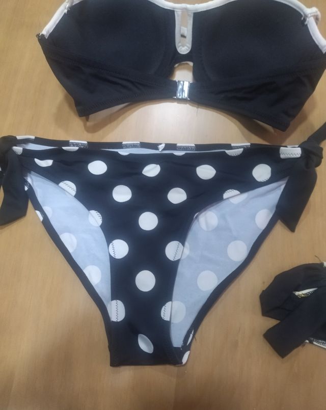 Biquini negro y blanco lunares