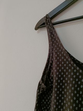 Camiseta de tirantes negra hojas H&M Talla S