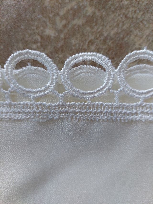 Tendina bianca  fatta a mano con passamaneria