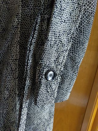 Gabardina Reset L - Negra y Blanca