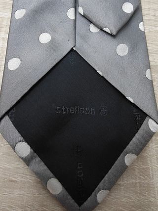 Corbata Strellson de seda gris con lunares blancos