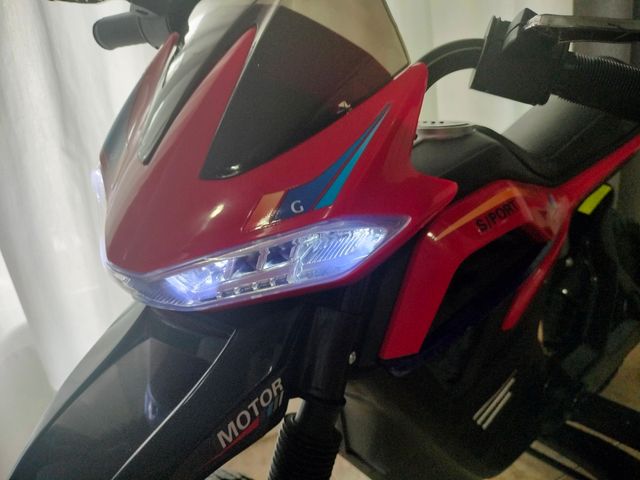 Moto eléctrica infantil - roja
