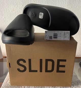 Yeezy Slide Adidas - Talla 42