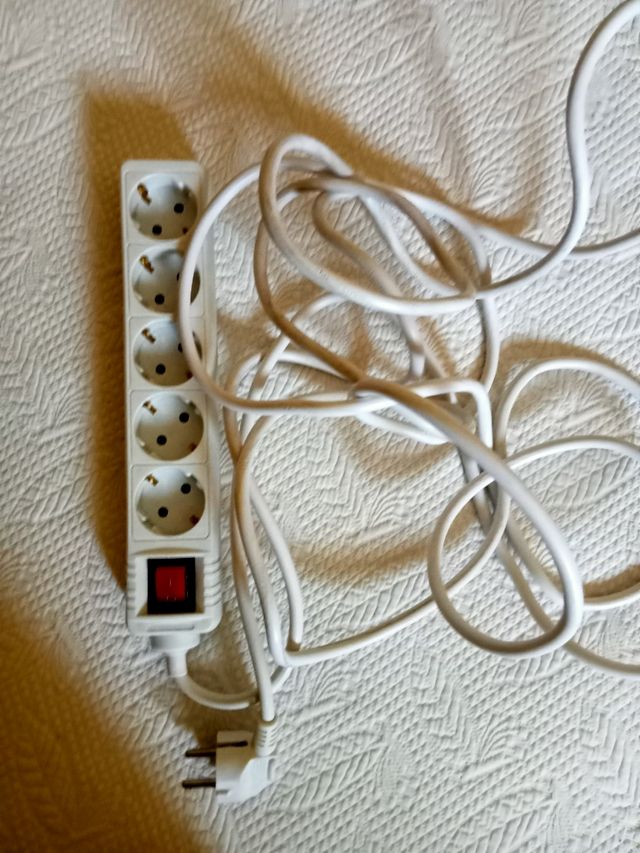 Regleta 5 enchufes, interruptor blanco cable 480c